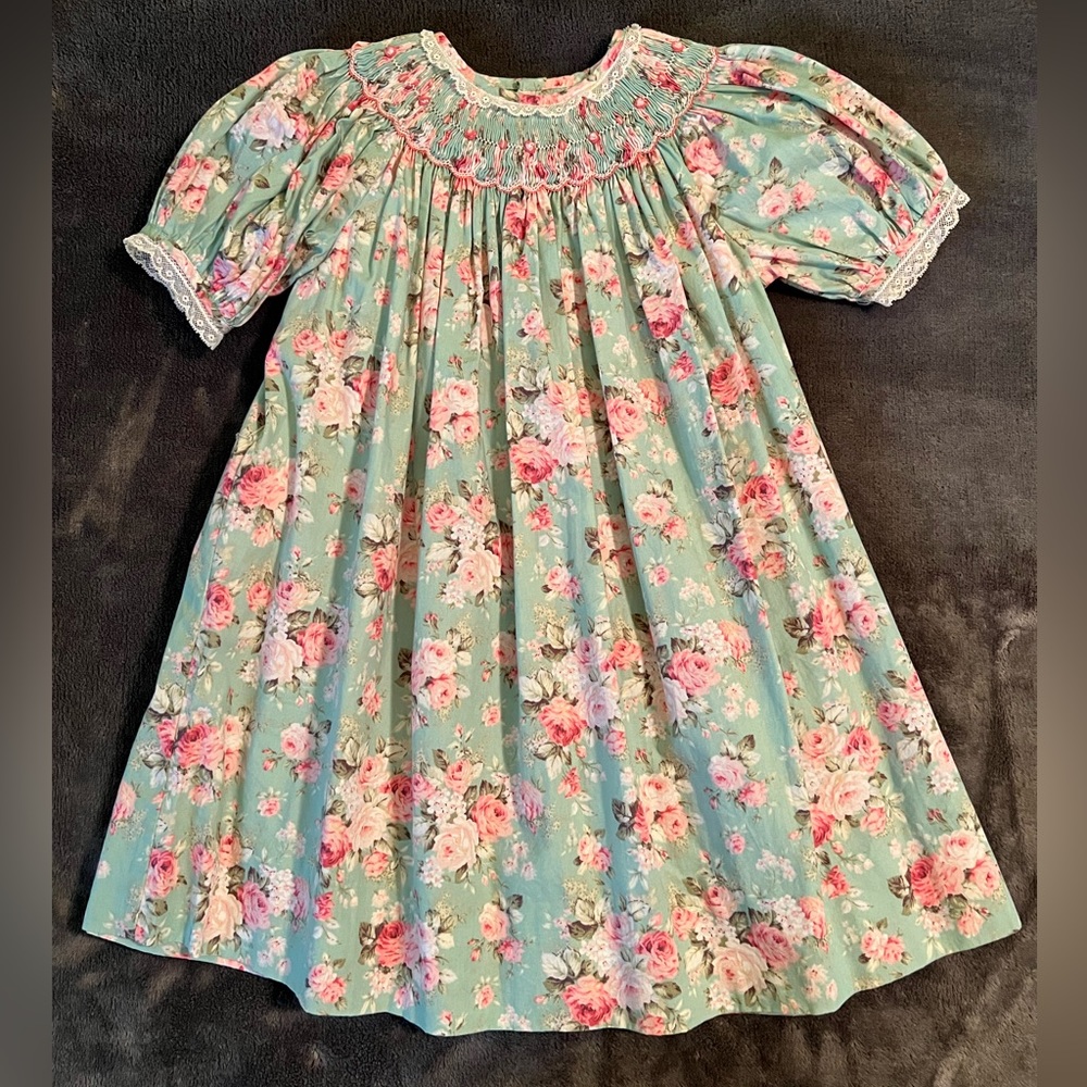 Toddler girl floral smocked dress. Size 2T. NWOT